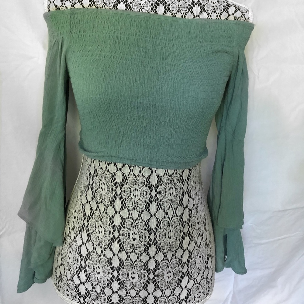 OFF THE SHOULDER 70s STYLE